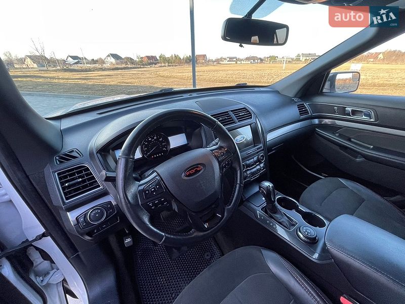 Позашляховик / Кросовер Ford Explorer 2018 в Рівному