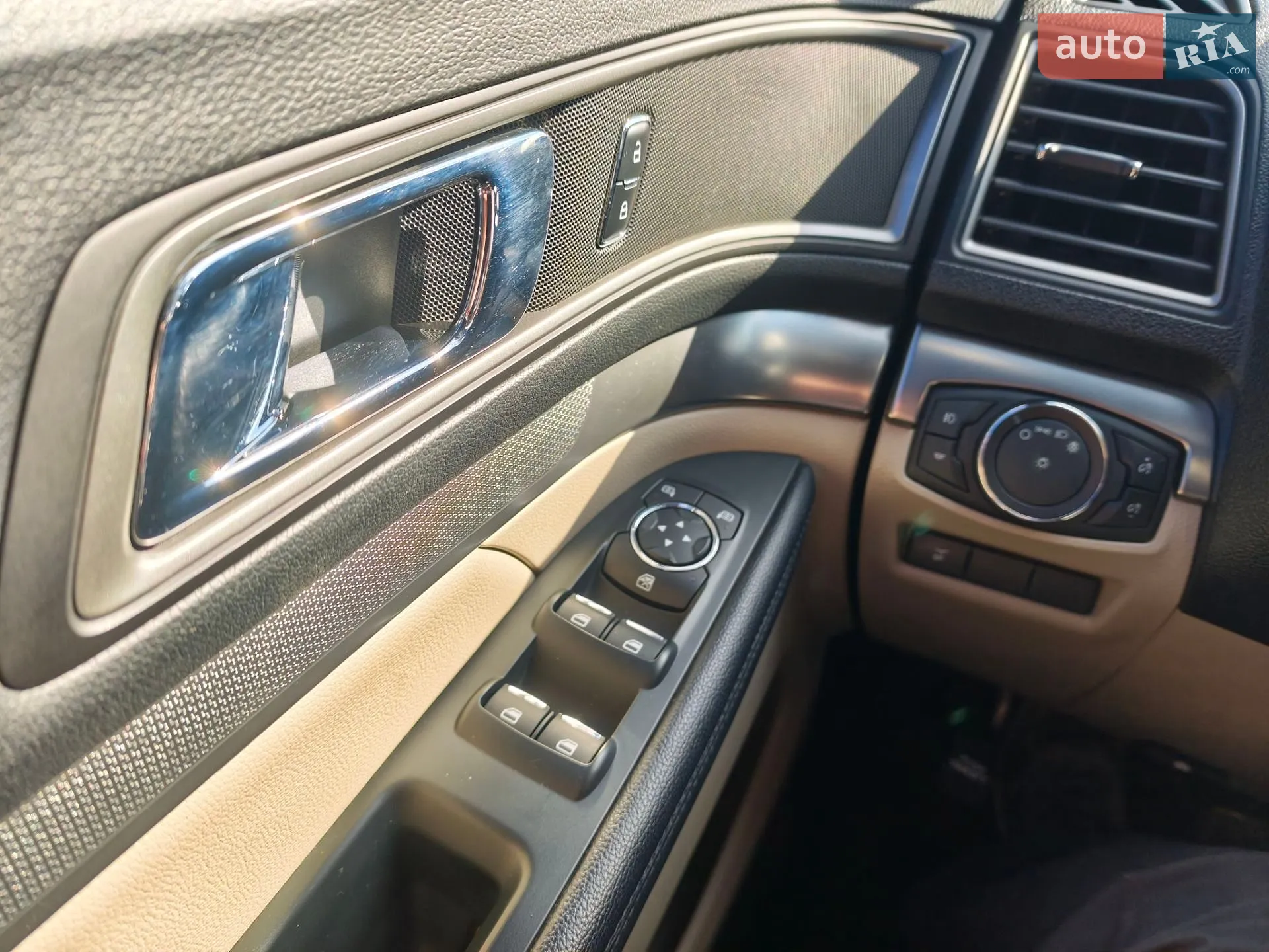 2017 Ford Explorer - мініатюра 20