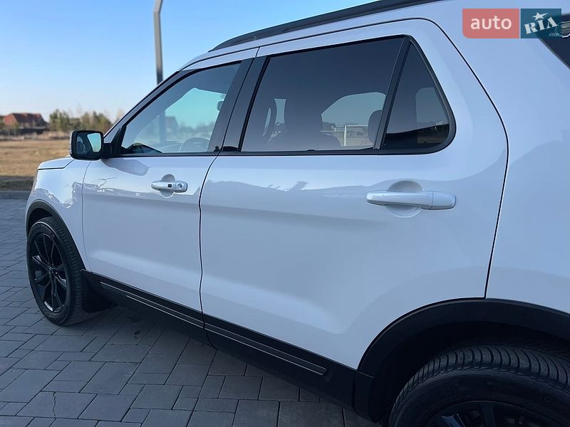Позашляховик / Кросовер Ford Explorer 2018 в Рівному