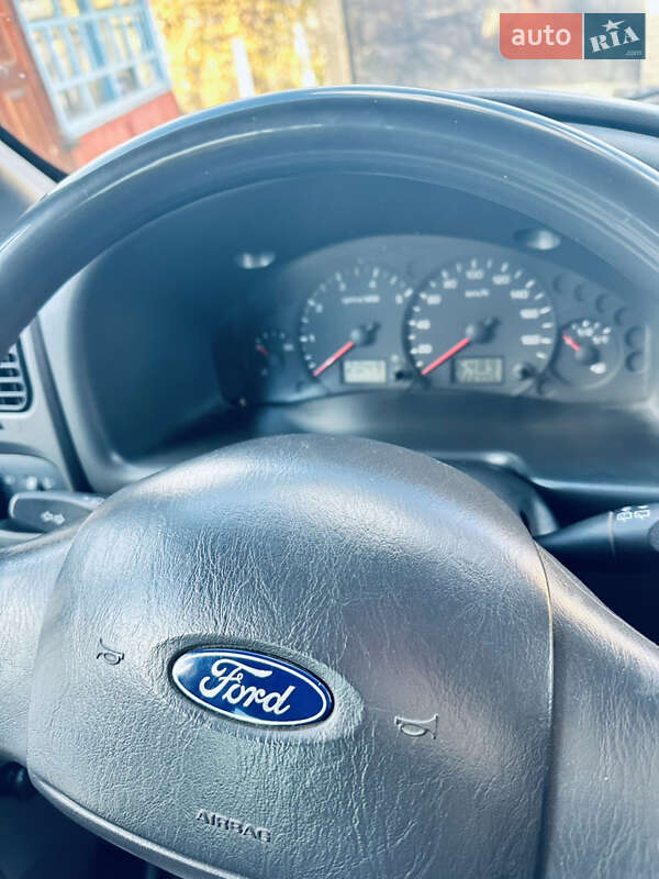 Мінівен Ford F-260 2003 в Любомлі