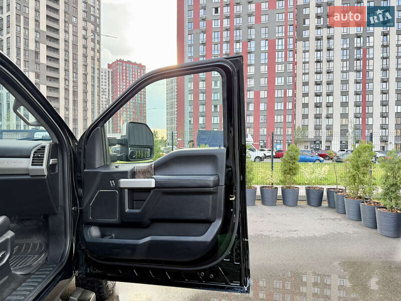 Пикап Ford F-350 2017 в Киеве