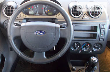 Хэтчбек Ford Fiesta 2003 в Киеве