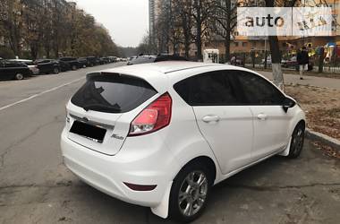 Хэтчбек Ford Fiesta 2015 в Киеве