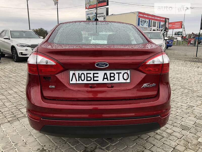 Седан Ford Fiesta 2017 в Львове