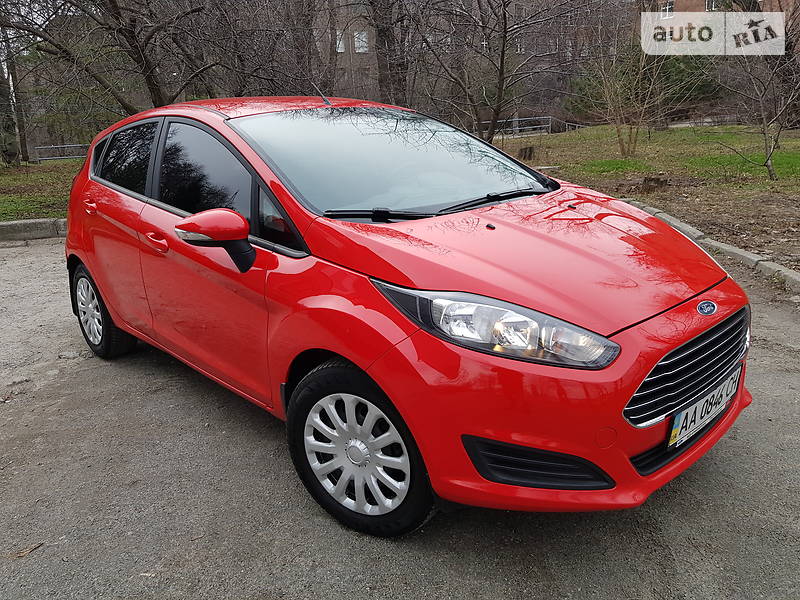 Хетчбек Ford Fiesta 2015 в Дніпрі
