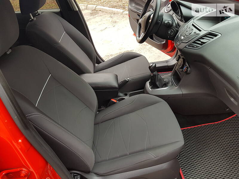 Хетчбек Ford Fiesta 2015 в Дніпрі