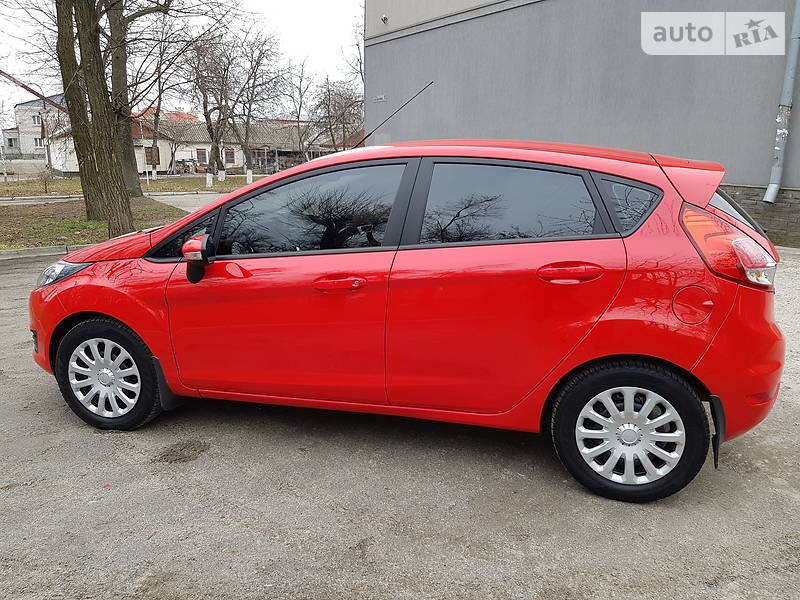 Хетчбек Ford Fiesta 2015 в Дніпрі