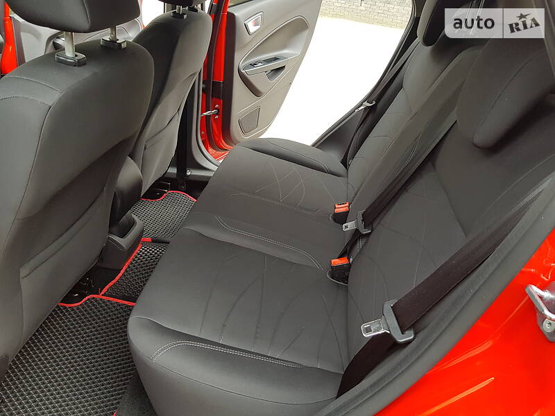 Хетчбек Ford Fiesta 2015 в Дніпрі