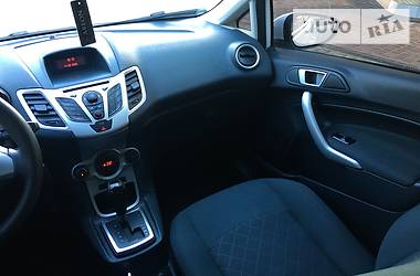 Хетчбек Ford Fiesta 2012 в 