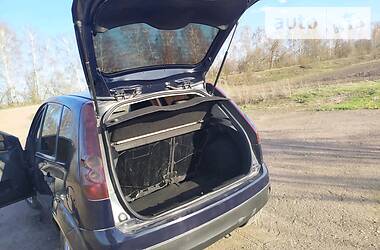 Хэтчбек Ford Fiesta 2006 в 