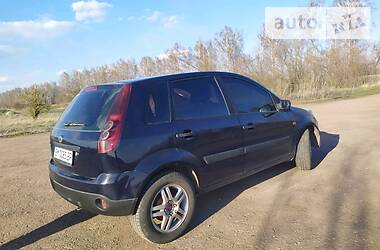 Хэтчбек Ford Fiesta 2006 в 