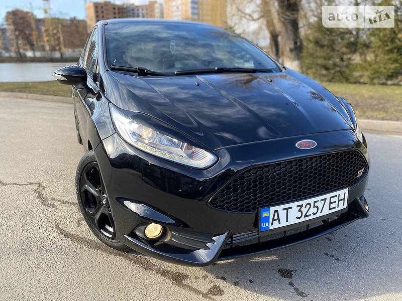 Хетчбек Ford Fiesta 2016 в Івано-Франківську