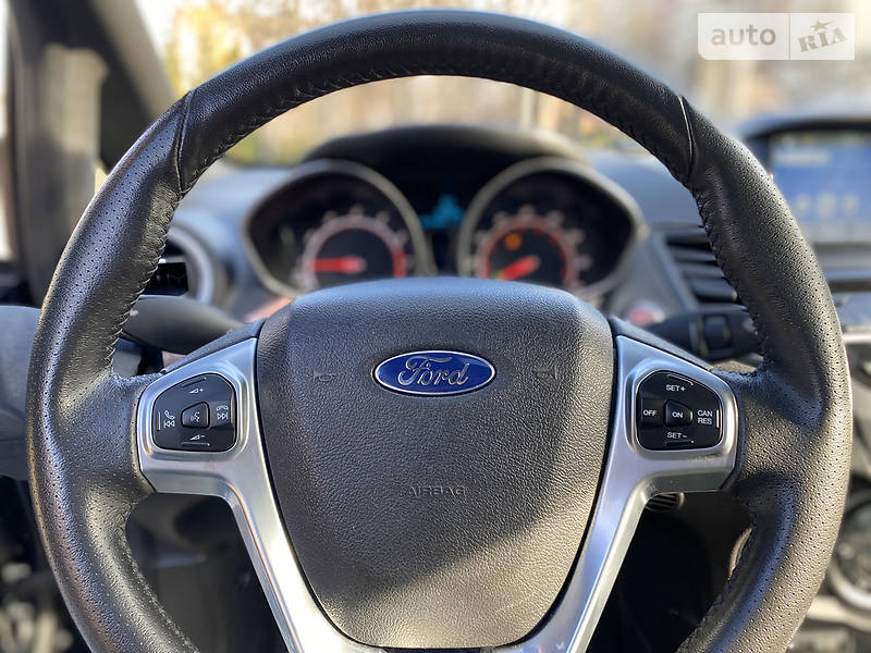 Хетчбек Ford Fiesta 2016 в Івано-Франківську