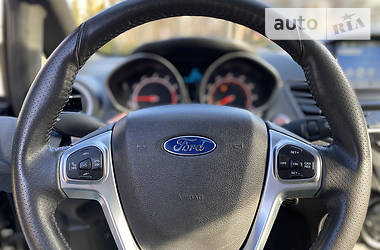 Хэтчбек Ford Fiesta 2016 в 