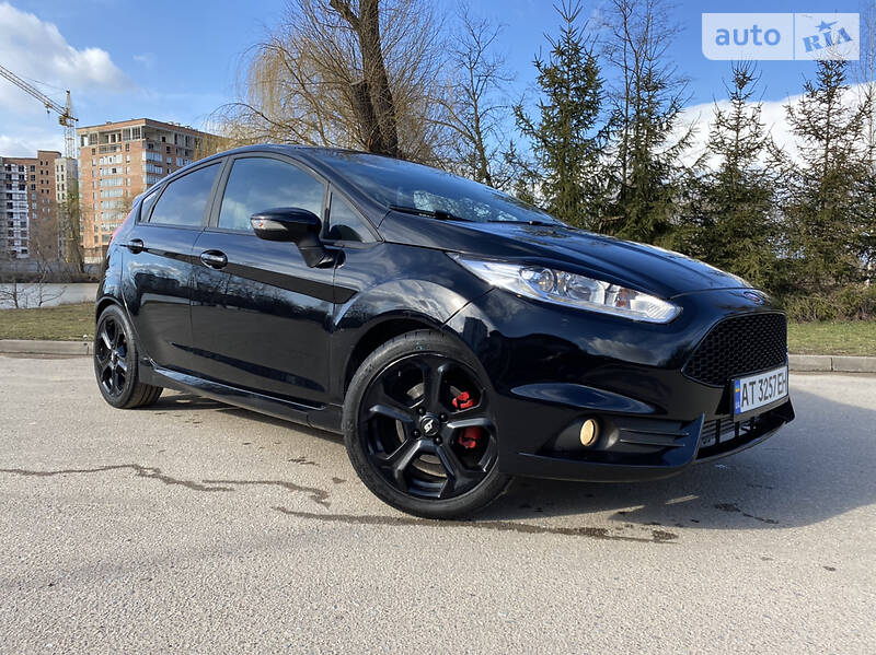Хетчбек Ford Fiesta 2016 в Івано-Франківську