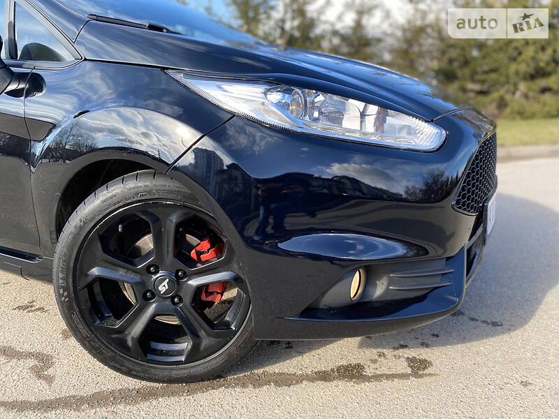 Хетчбек Ford Fiesta 2016 в Івано-Франківську