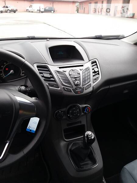 Хэтчбек Ford Fiesta 2015 в Бродах