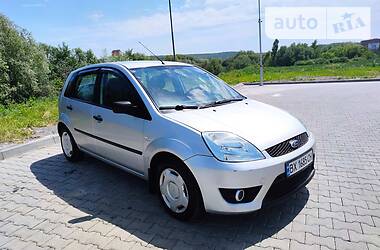 Хетчбек Ford Fiesta 2005 в 
