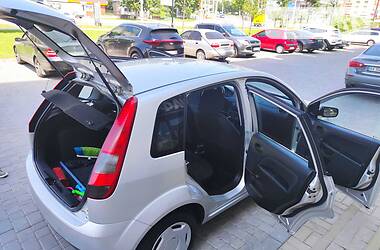 Хетчбек Ford Fiesta 2005 в 
