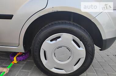 Хетчбек Ford Fiesta 2005 в 