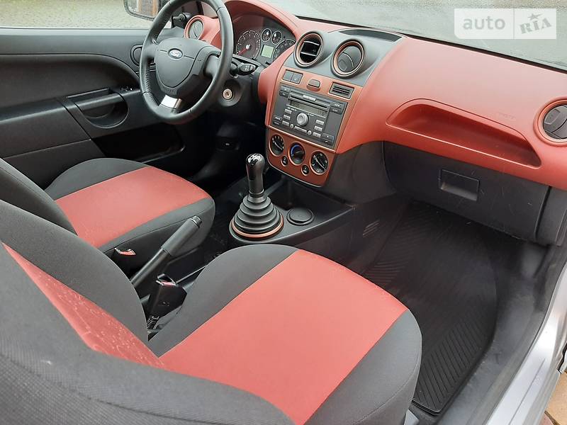 Хетчбек Ford Fiesta 2008 в Самборі