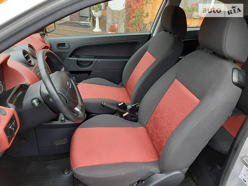 Хетчбек Ford Fiesta 2008 в Самборі