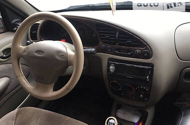 Хэтчбек Ford Fiesta 1996 в 