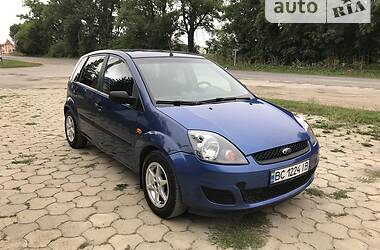 Хэтчбек Ford Fiesta 2006 в 