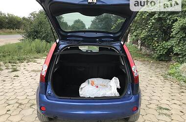 Хэтчбек Ford Fiesta 2006 в 