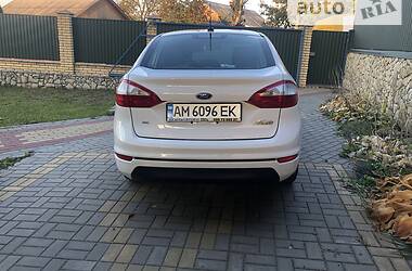 Седан Ford Fiesta 2015 в Хмельницком