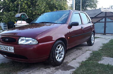 Хэтчбек Ford Fiesta 1997 в Смеле
