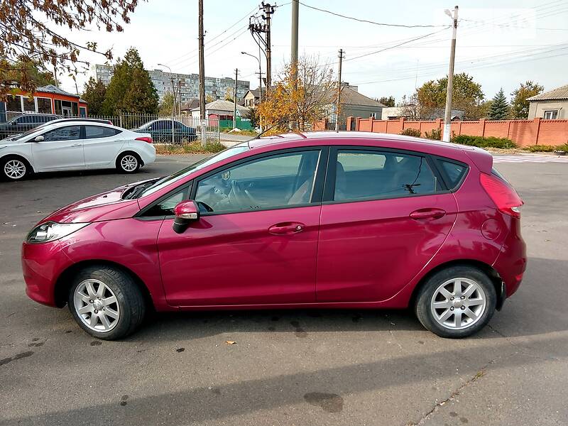 Хэтчбек Ford Fiesta 2011 в 