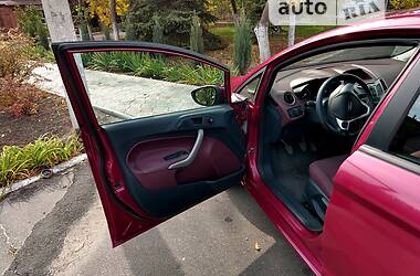 Хэтчбек Ford Fiesta 2011 в 
