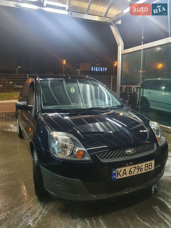 Хэтчбек Ford Fiesta 2008 в Киеве