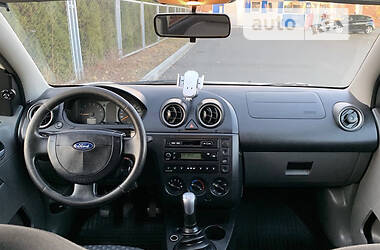 Хэтчбек Ford Fiesta 2003 в Смеле
