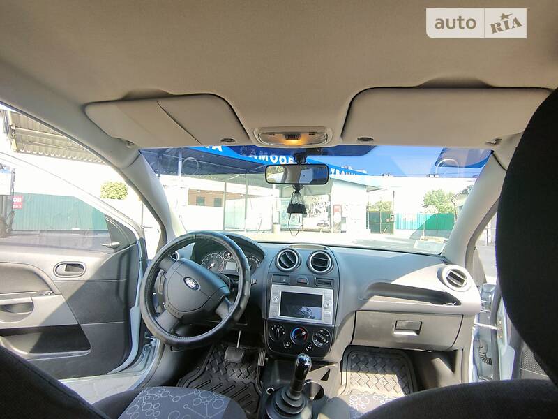 Хэтчбек Ford Fiesta 2005 в Одессе