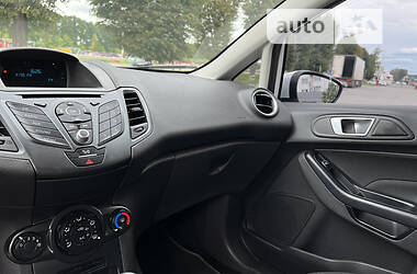 Хэтчбек Ford Fiesta 2017 в 