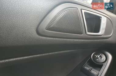 Хэтчбек Ford Fiesta 2013 в 