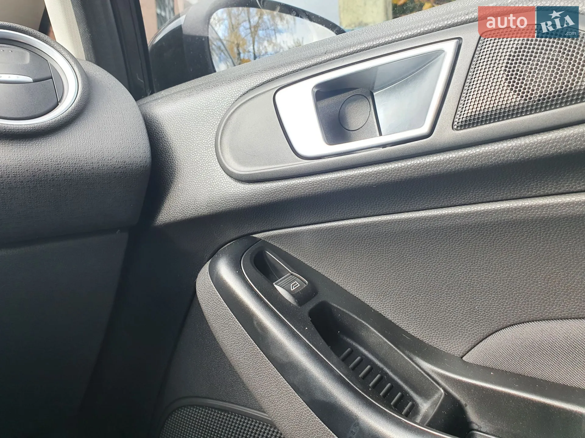 2013 Ford Fiesta - мініатюра 31