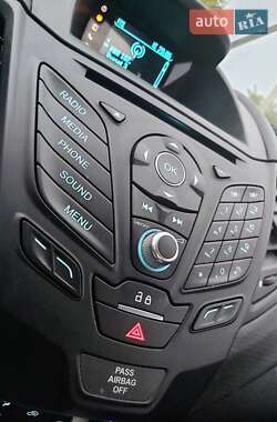 Седан Ford Fiesta 2015 в Днепре
