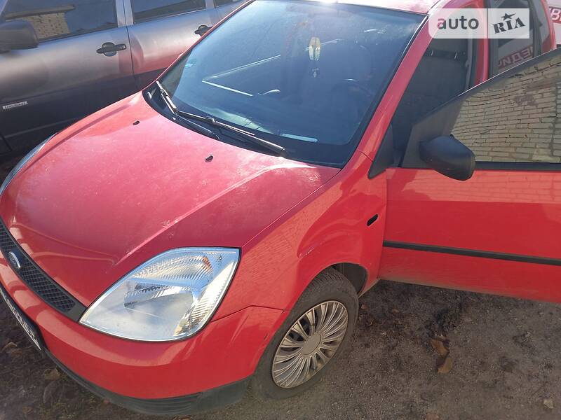Хэтчбек Ford Fiesta 2002 в 