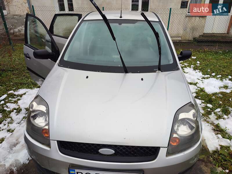 Хэтчбек Ford Fiesta 2006 в Львове