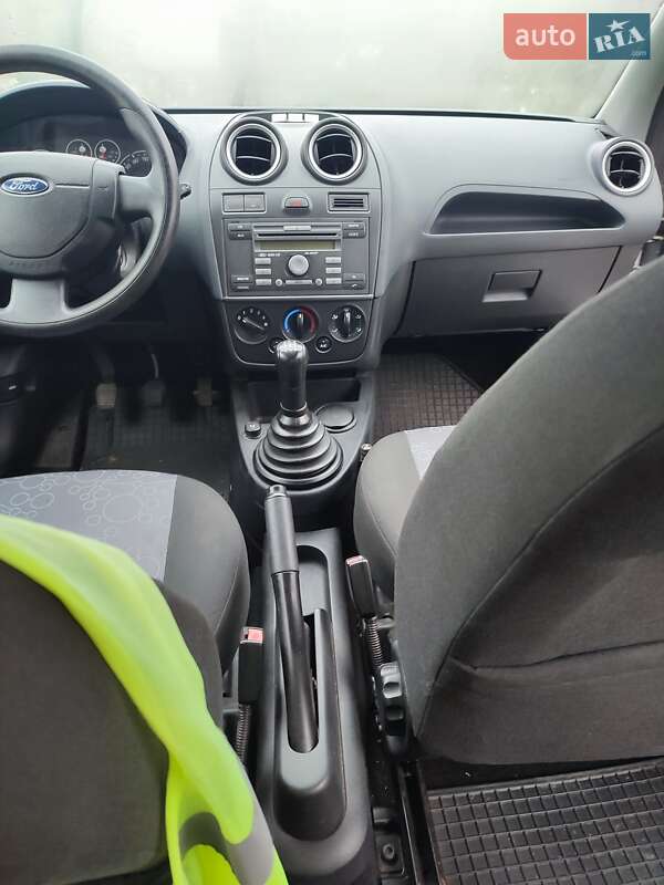 Хэтчбек Ford Fiesta 2006 в Львове