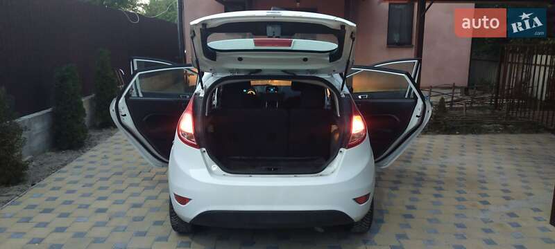 Хэтчбек Ford Fiesta 2013 в Киеве