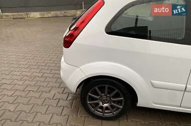 Хэтчбек Ford Fiesta 2007 в Черновцах