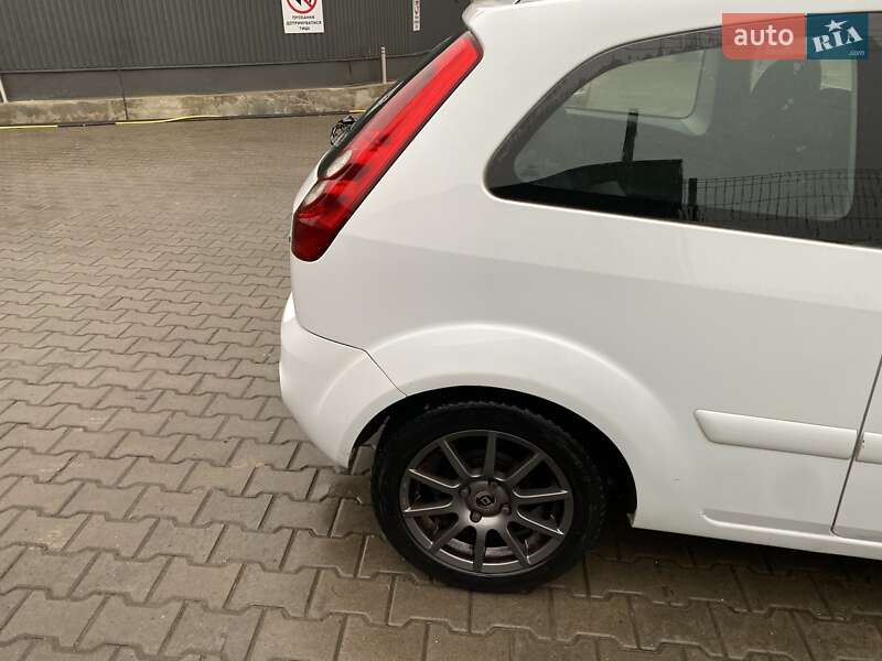 Хэтчбек Ford Fiesta 2007 в Черновцах