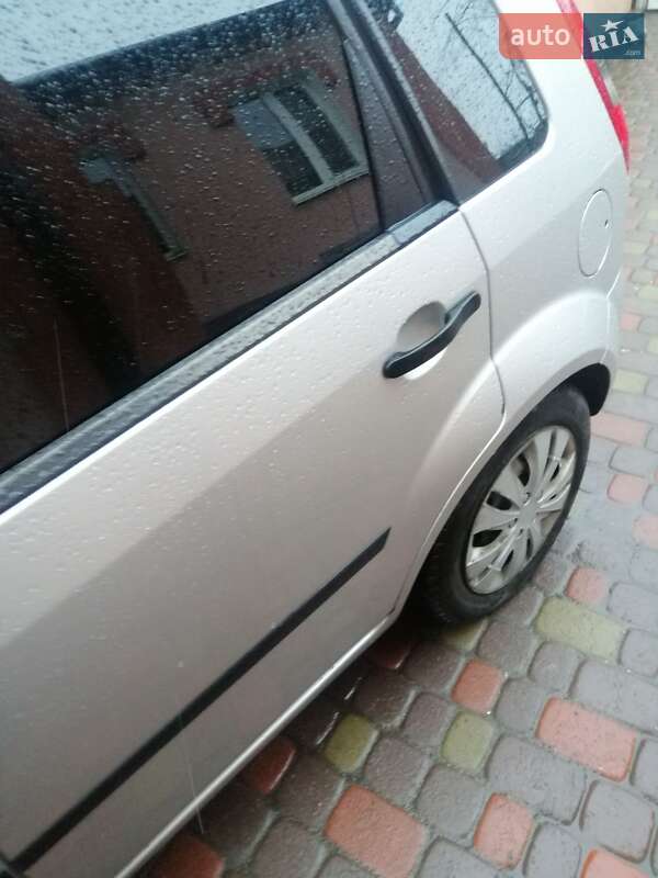 Хетчбек Ford Fiesta 2005 в Дніпрі