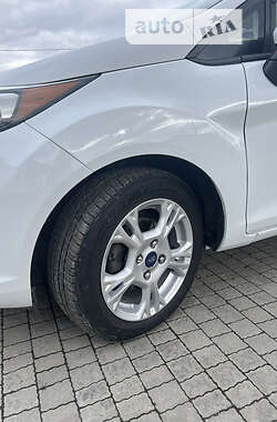 Седан Ford Fiesta 2015 в 