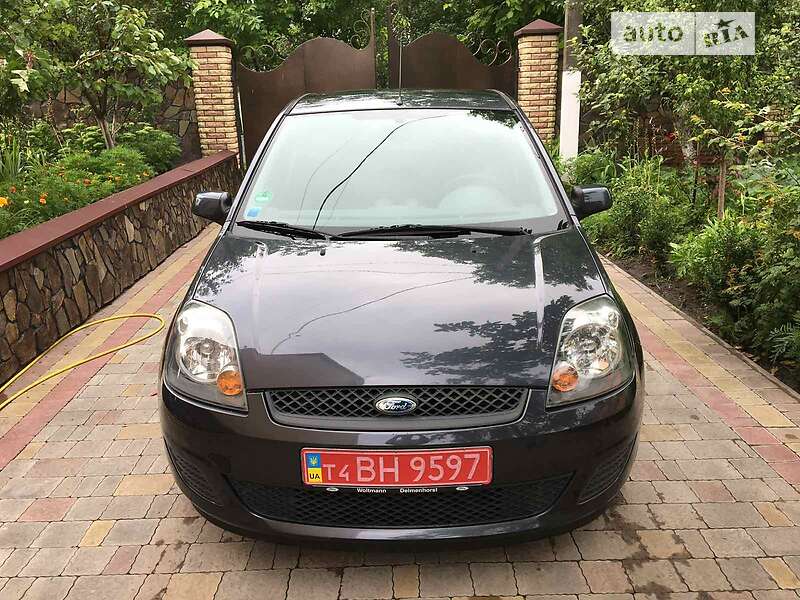 Хэтчбек Ford Fiesta 2006 в Дубно