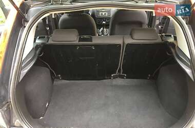 Хэтчбек Ford Fiesta 2006 в Дубно